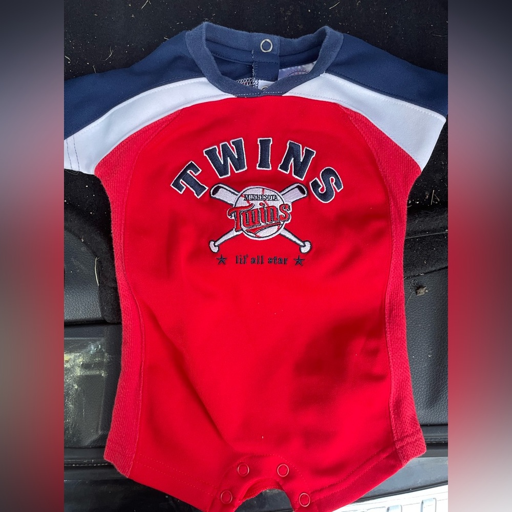 ✨4 FOR $15✨  Baby 3-6 months Minnesota Twins Romper